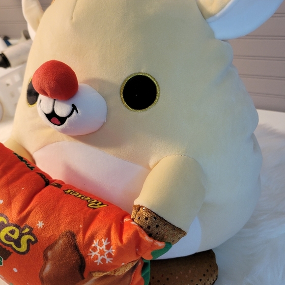 Snackles Zuru Rudi Reese's Peanut Butter Trees Plush Toy - Picture 5 of 10